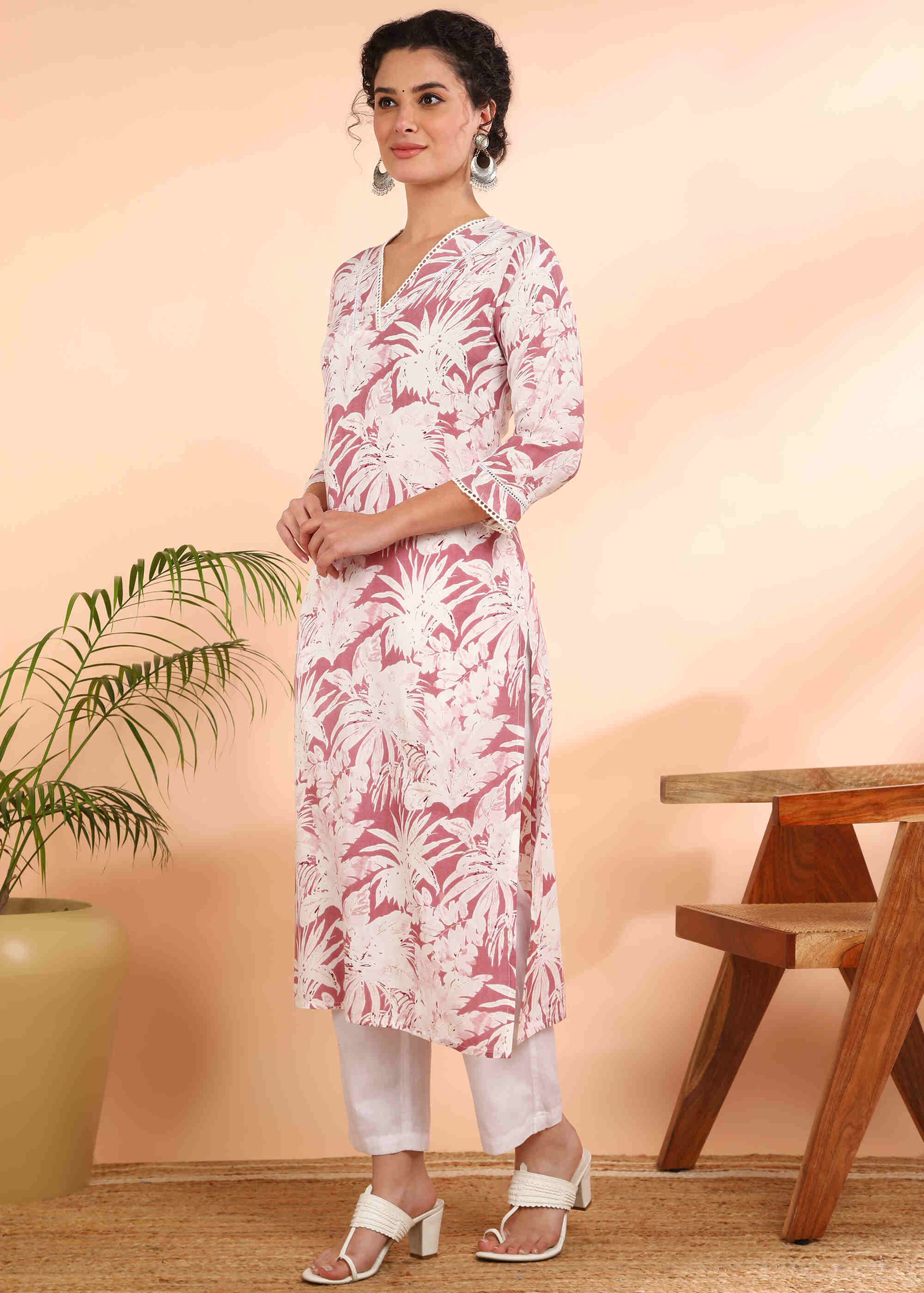 Women Handmade Floral Pure Cotton Straight Pink Kurta (W1576)