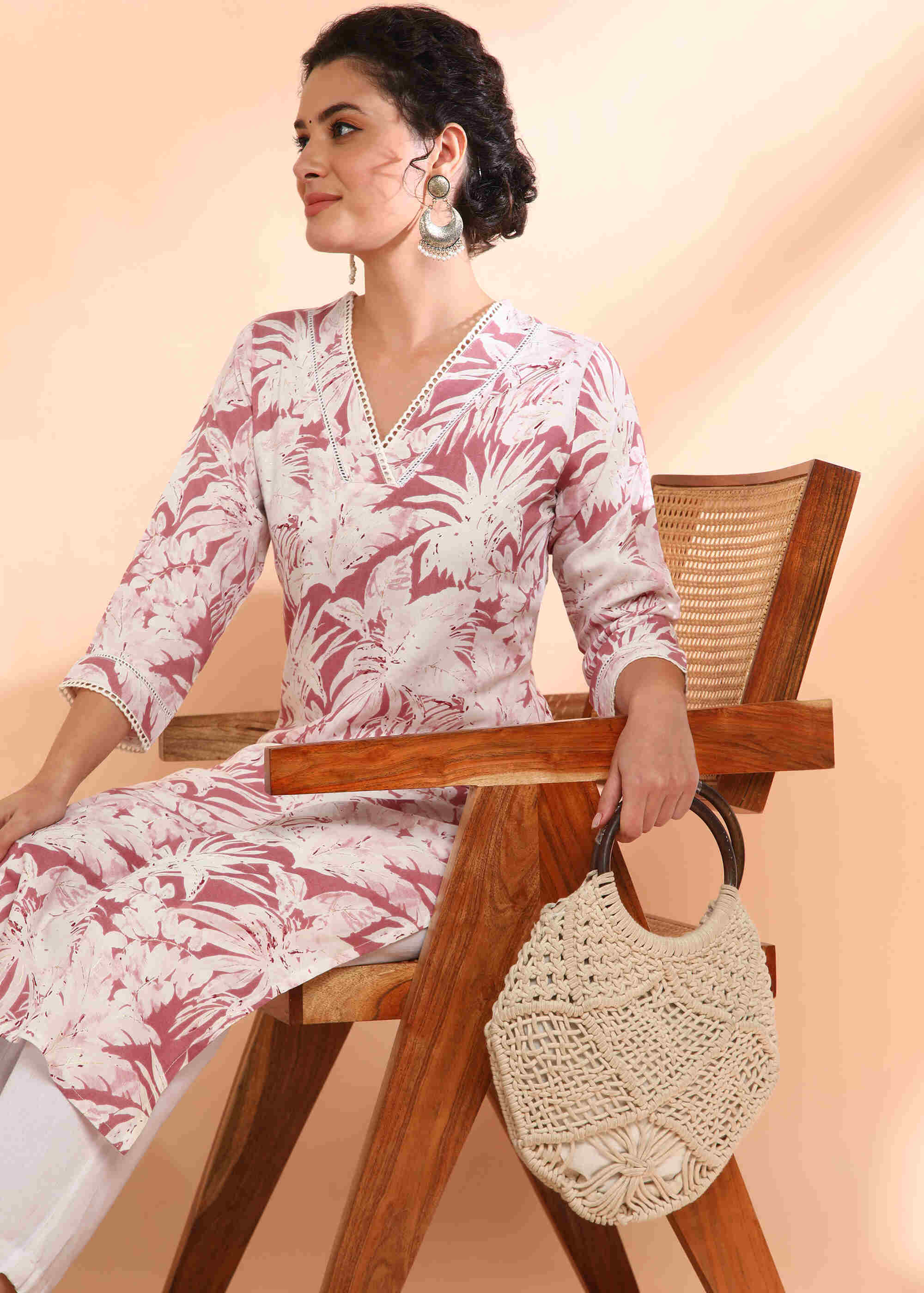 Women Handmade Floral Pure Cotton Straight Pink Kurta (W1576)