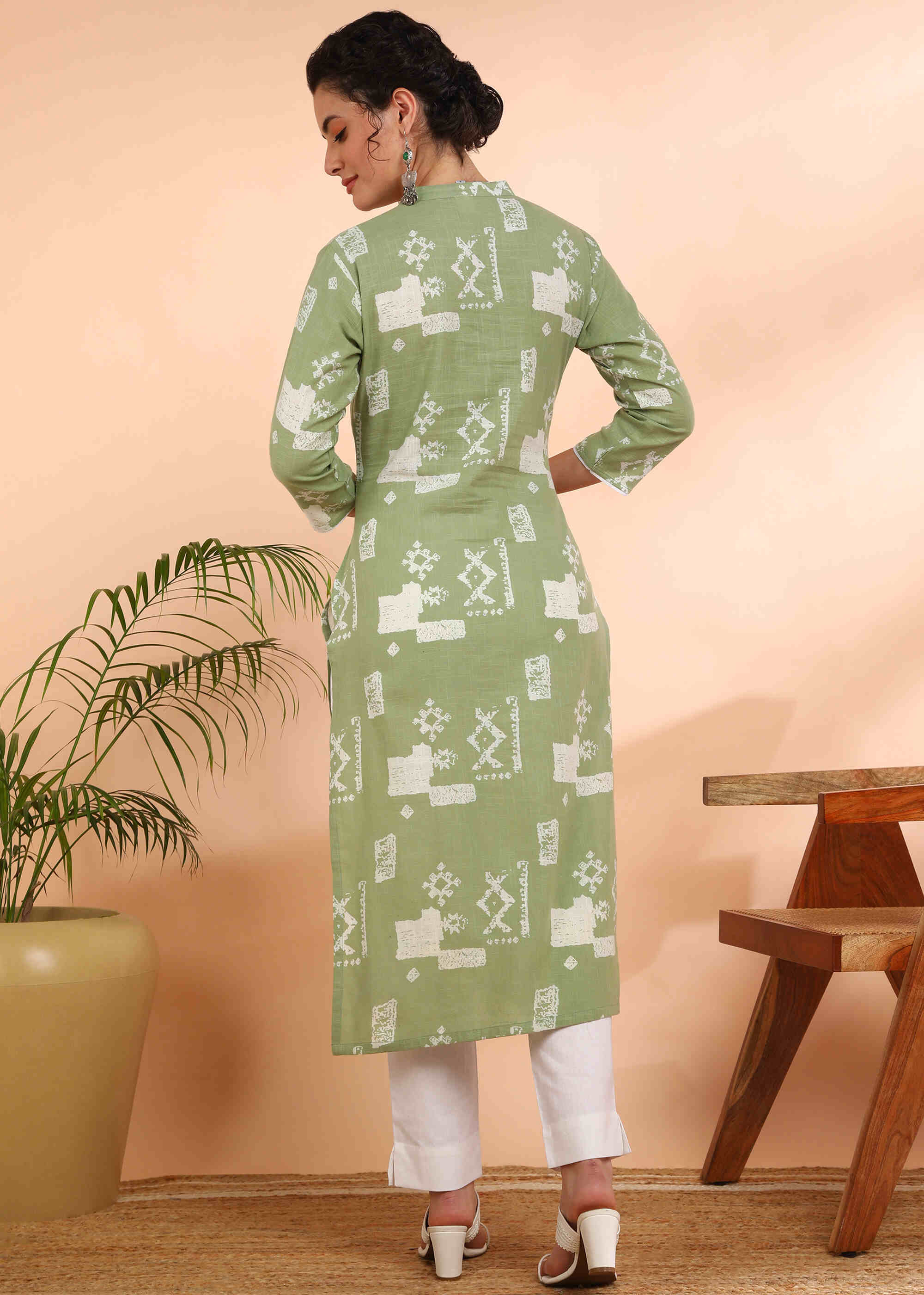 Women Handmade Geometric Pure Cotton Straight Green Kurta (W1585)