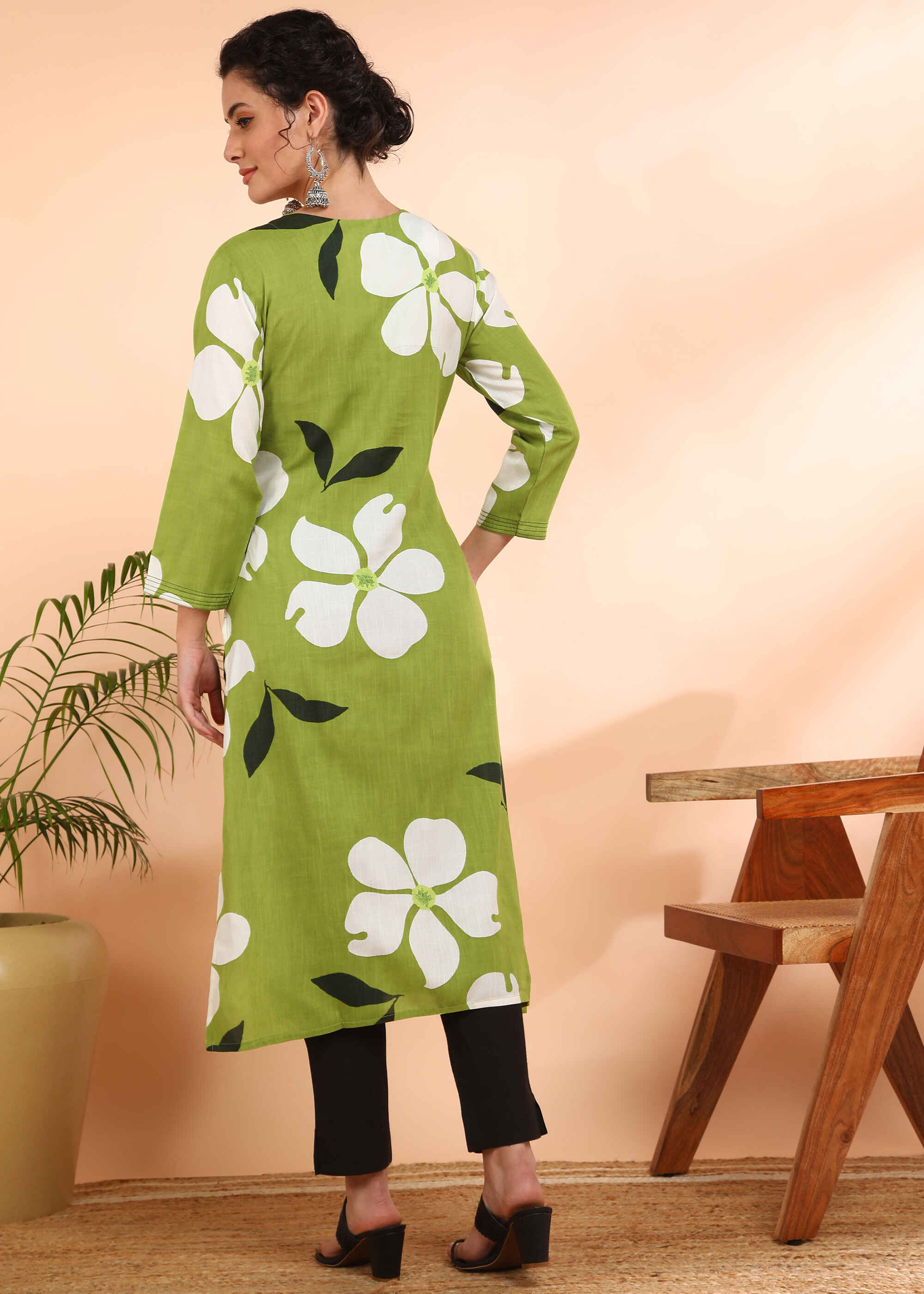 Women Handmade Geometric Pure Cotton Straight Light Green Kurta (W1589)